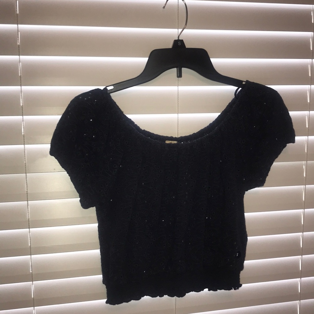 Navy blue cropped shirt